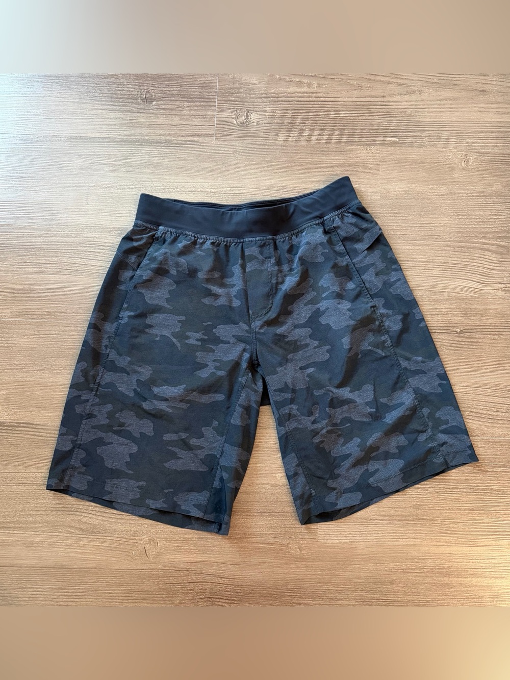 Lululemon Men’s L 11” Camo 4 Pocket Athletic Shorts